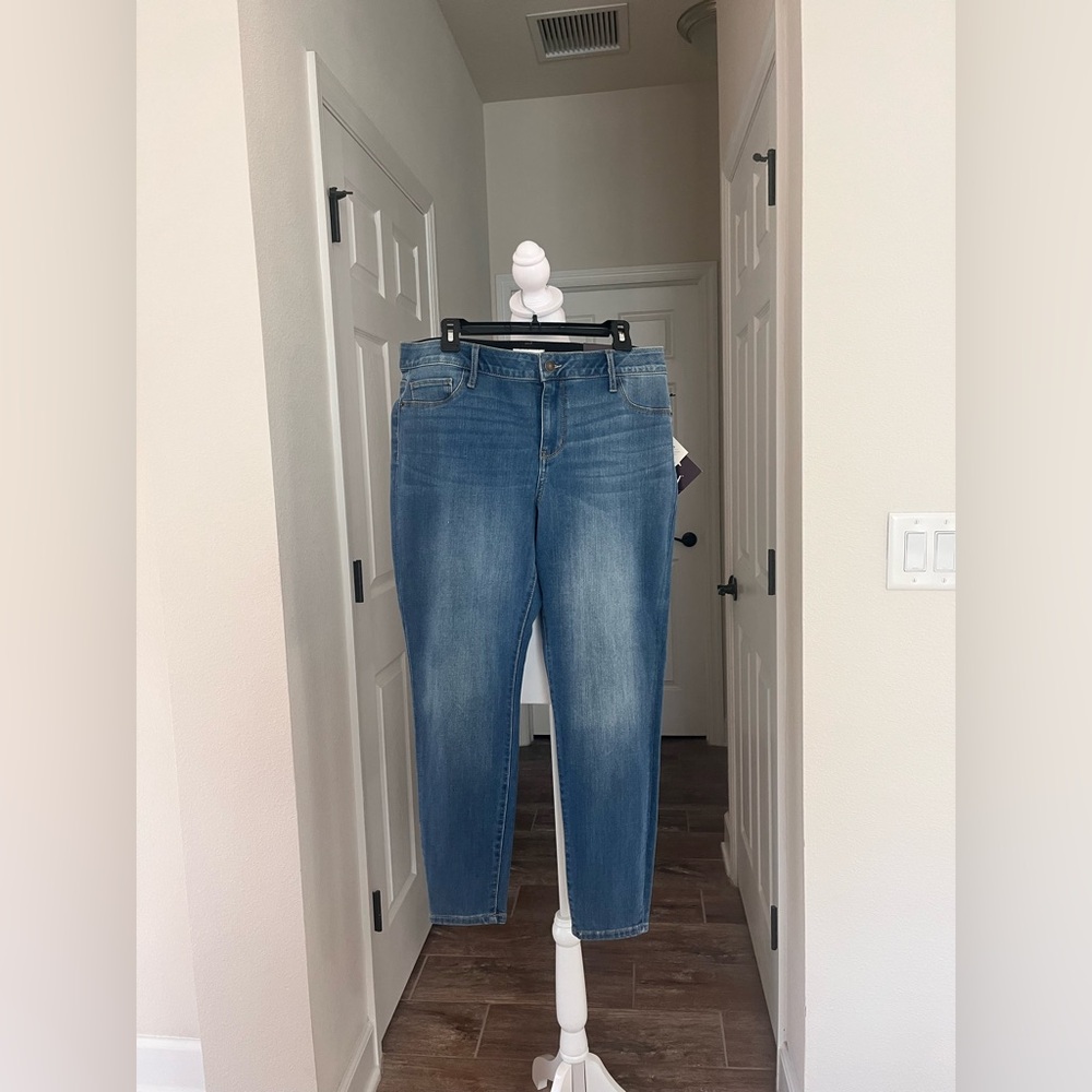 Ava & Viv Classic Blue Straight Leg Jeans NWT. 14W